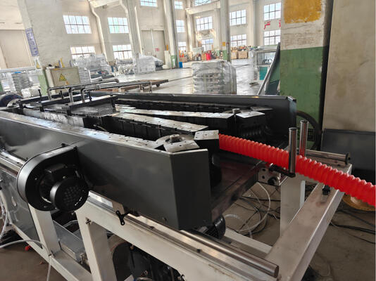 Single Wall Corrugated Pipe Extrusion Line with Water Cooling System and L/D Ratio 33/38/40 for Pipe Diameter Range 16mm-1600mm