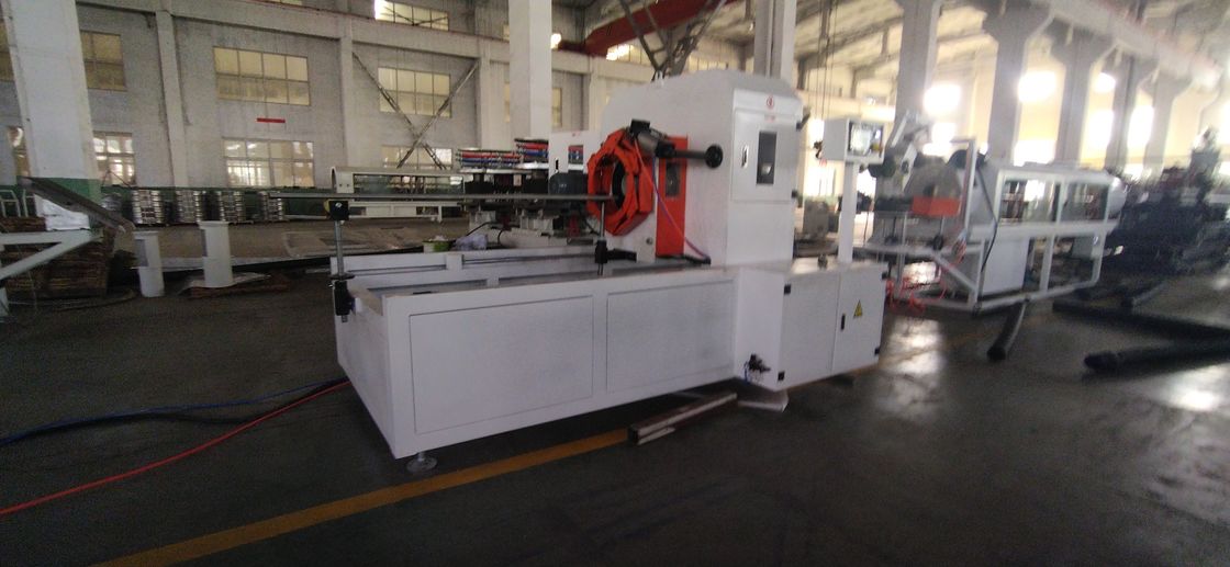 Automatische Extrusionslinie für doppelwandige Wellrohre mit fortschrittlichem SPS-Steuerungssystem und 28/36 Formpaaren für einen Rohrdurchmesserbereich von 50 mm - 200 mm