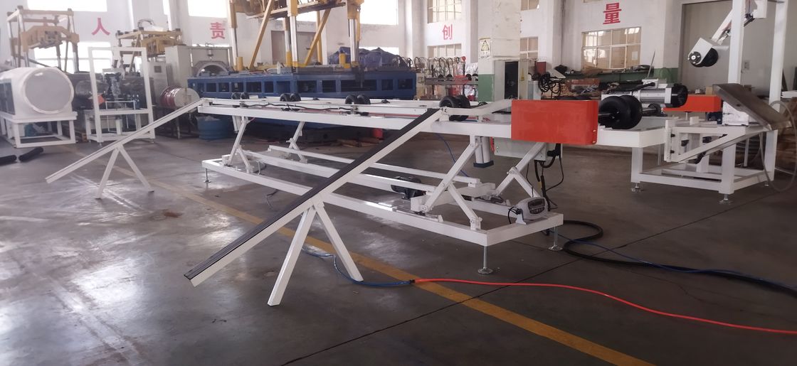 63 mm Min Rohrdurchmesser Doppelwandgewölbtes Rohr Extrusionsleitung mit HV>940 Laufhärte und PLC-Steuerung