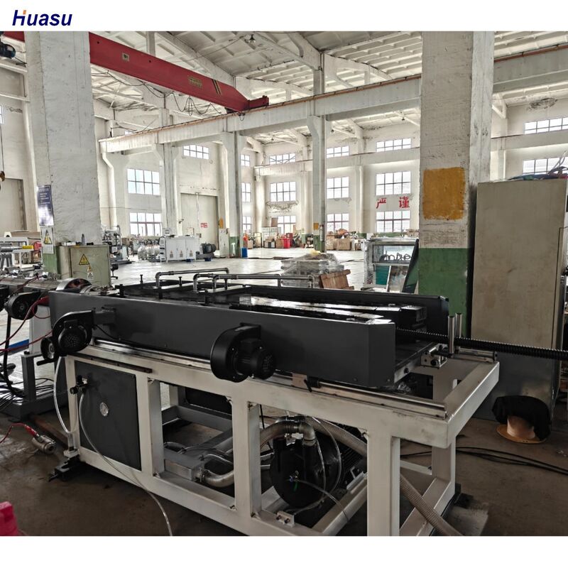 Einwandige Wellrohr-Extrusionslinie mit SPS-Steuerung, die halbautomatischen bis vollautomatischen Betrieb und elektrische Komponenten von Schneider/Siemens bietet