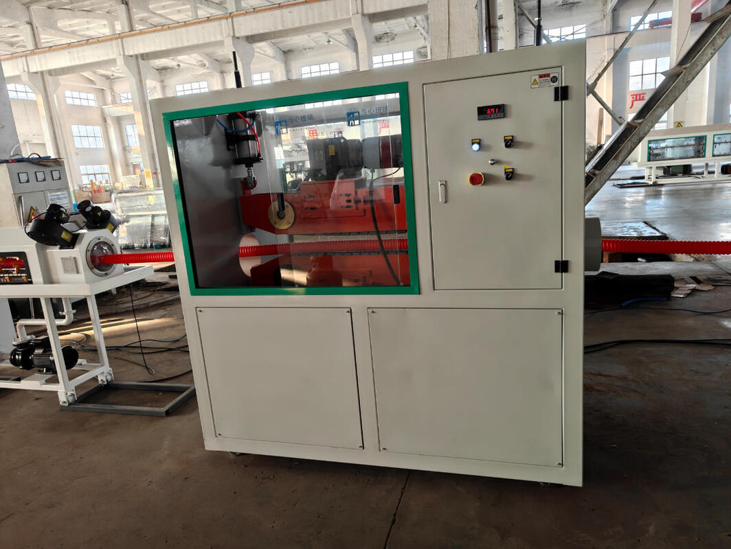 Wassergekühlte Einzelwand-Wellrohr-Extrusionslinie mit einem Rohrdurchmesserbereich von 16 mm - 1600 mm und hoher Genauigkeit