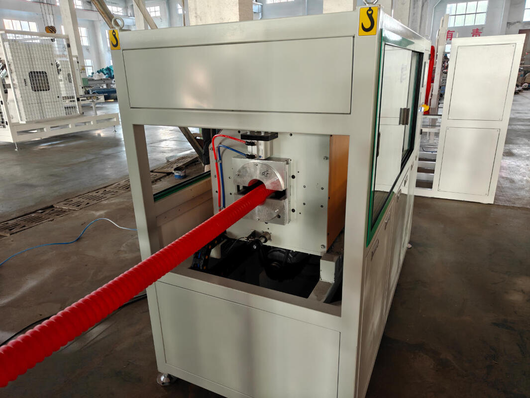 Wassergekühlte Einzelwand-Wellrohr-Extrusionslinie mit einem Rohrdurchmesserbereich von 16 mm - 1600 mm und hoher Genauigkeit