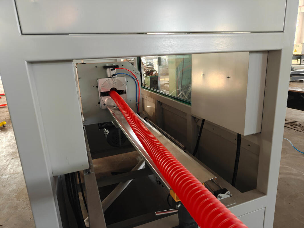Einwandige Wellrohr-Extrusionslinie mit Wasserkühlsystem und L/D-Verhältnis 33/38/40 für Rohrdurchmesserbereich 16 mm - 1600 mm