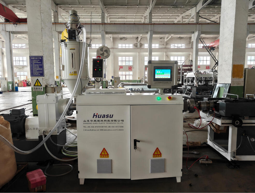 Doppelwandige Wellrohr-Extrusionsmaschine mit HV740 Zylinder-Schnecke, Siemens Frequenzumrichter und 20CrMnTi Zahnradmaterial