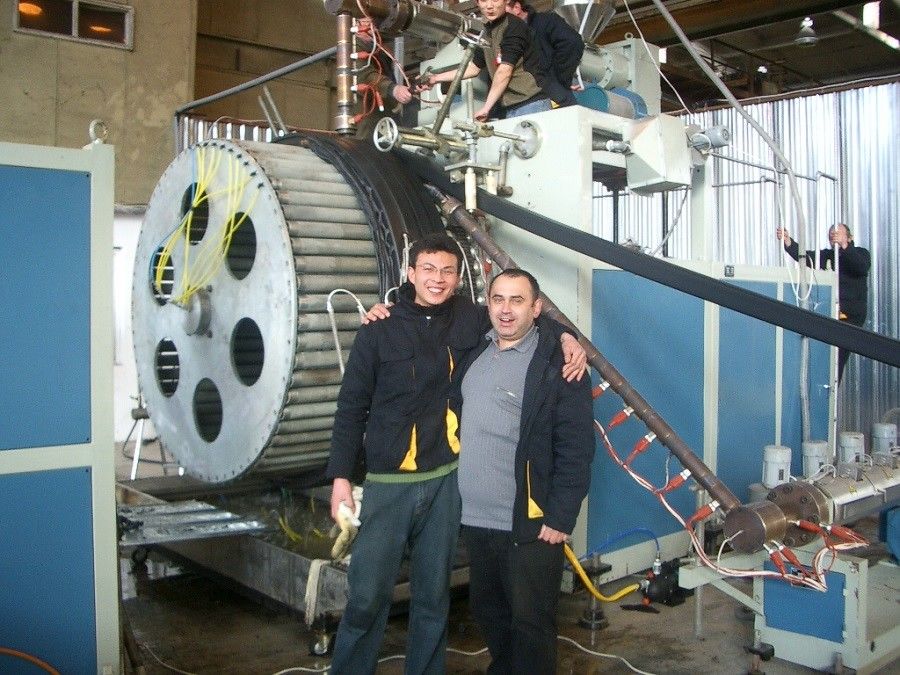 Gewundene HDPE Rohr-Verdrängungs-Linie enorme Durchmesser-Hohlheits-Wand-Wickelfalzrohr-Fertigungsstraße