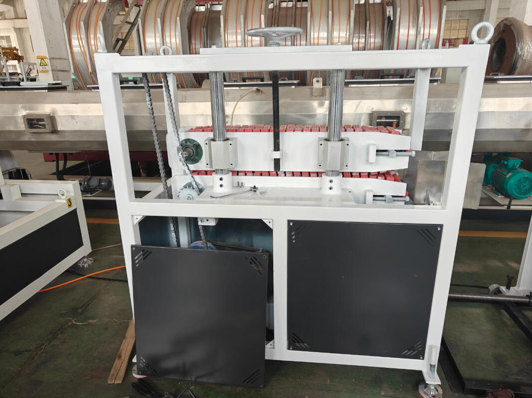 PP-Spiralrohr-Extrusionslinie einschließlich 100m Rollenwickler und HDPE-Rohrmaterial für industrielle Rohrlösungen