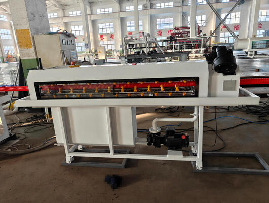 Water Cooling Single Wall Corrugated Pipe Extrusion Line with Ld Ratio 33/38/40 and Automatic Feeding for Plastic Pipe Production